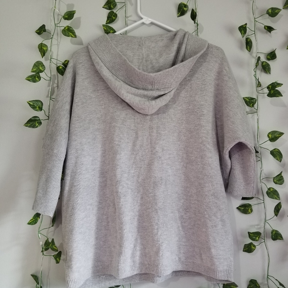 Tahari Womens Deep Vneck Half Sleeve Hooded Sweater Med Relaxed Kangaroo Pocket - Picture 10 of 10